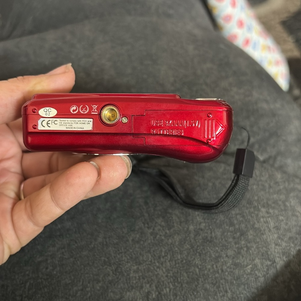 Red Digital Camera with Case - Picture 4 of 6